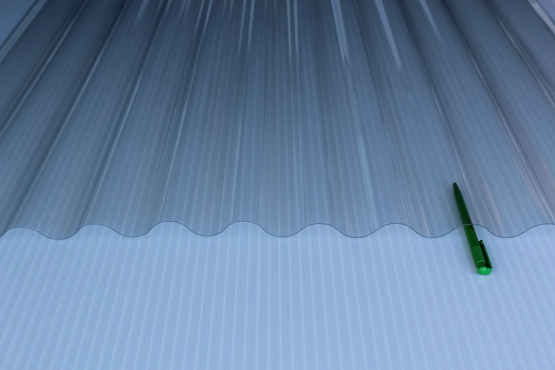 Прозрачный